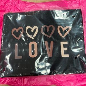 Love beauty bag. Perfect for traveling or for school